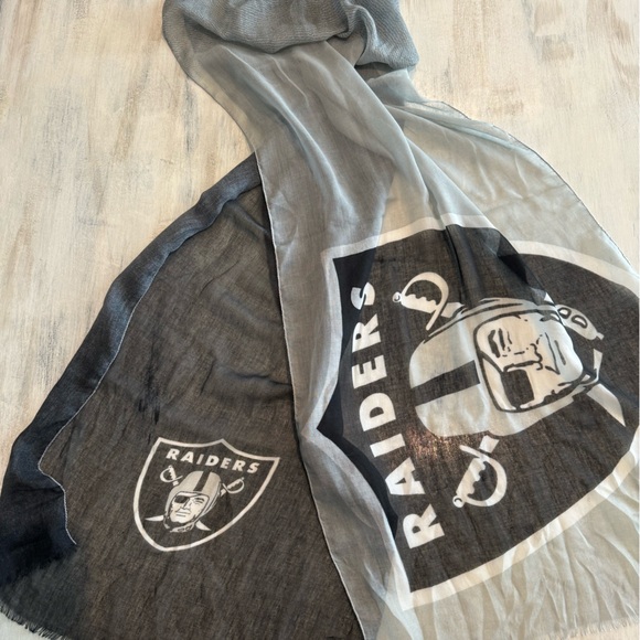 Las Vegas Raiders Fashion Scarf - Forever Collectibles - Brand New, one size - Picture 1 of 3